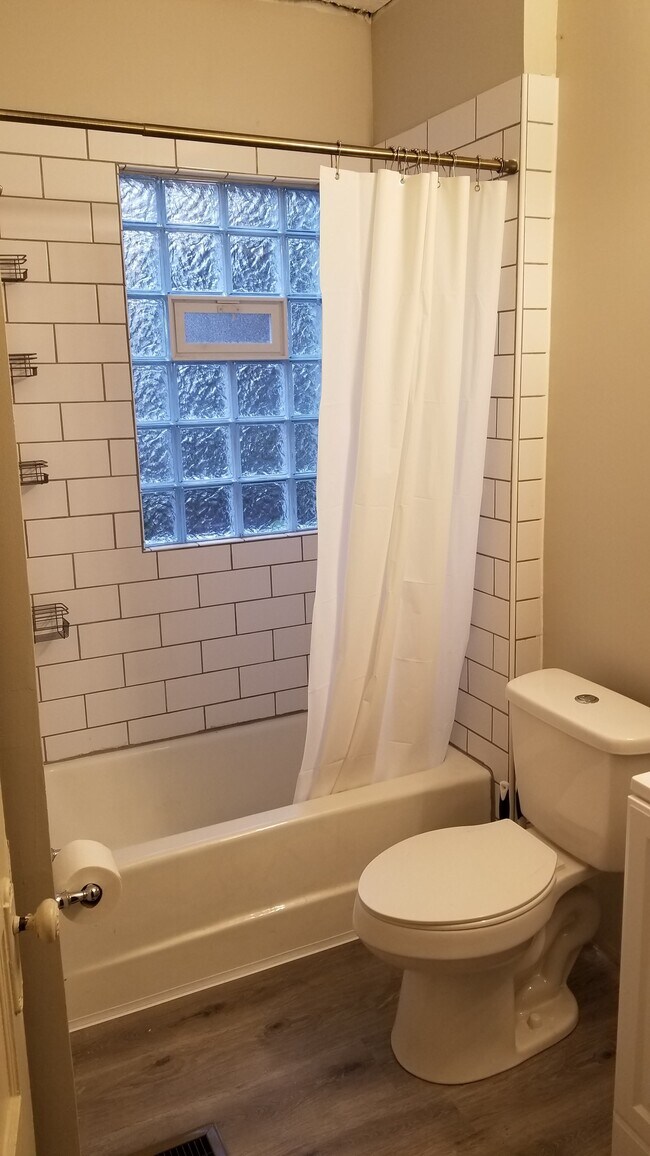 Bathroom - 2734 Harris Ave Apartments