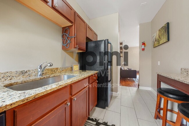 Foto del edificio - 265 E Northwood Ave