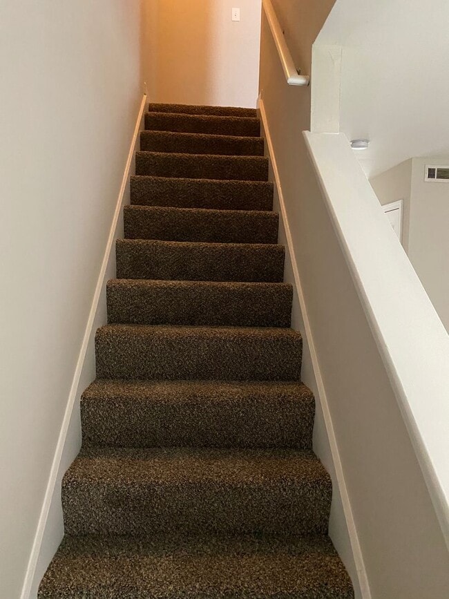 Building Photo - Great 2 bedroom townhome community located near downtown Dallas