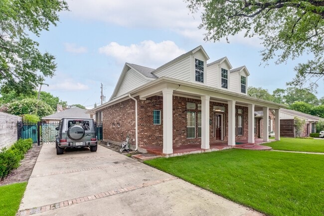 Building Photo - 7906 Del Monte Dr