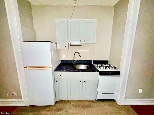 Foto del edificio - 17 Elwood Pl