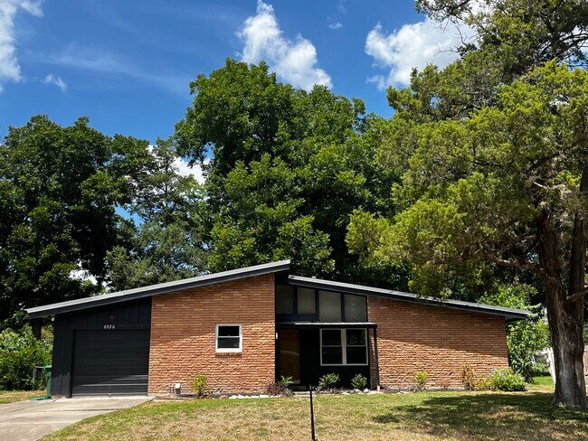 Foto del edificio - 6926 Cole Creek Dr