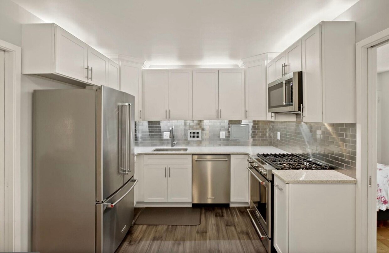 Kitchen - 5500 Friendship Blvd