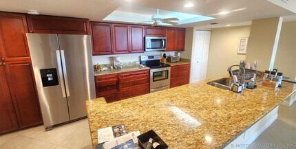 Building Photo - 450 Egret Cir