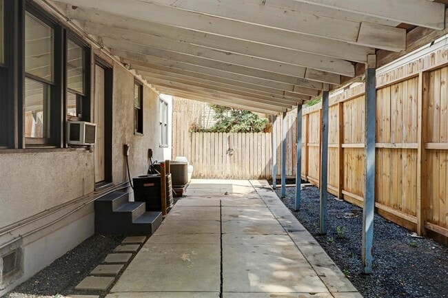 Building Photo - 516 Colquitt St