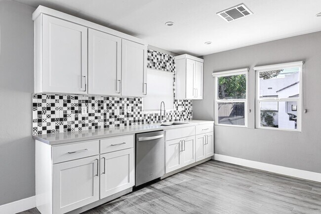 Foto del edificio - 2914 E 5th St