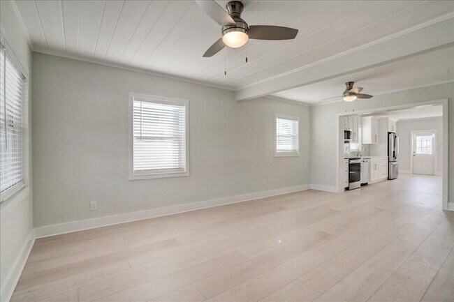 Foto del edificio - 320 NW 6th Ave