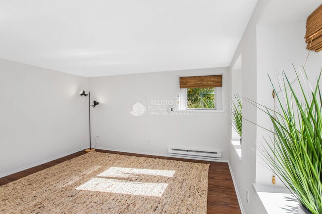 Building Photo - 3900 Oakmore Rd