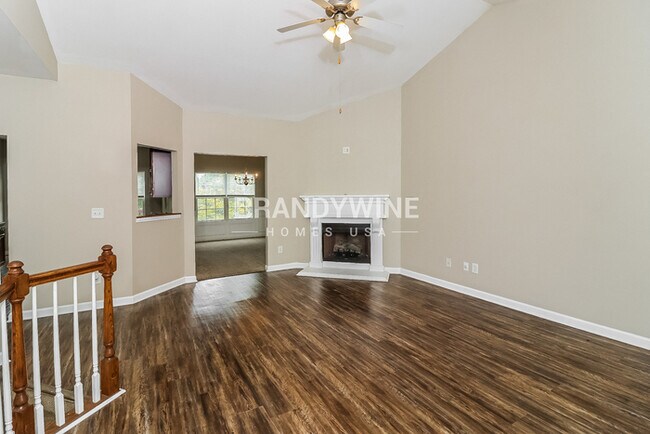 Foto del edificio - 455 Boxelder Rd