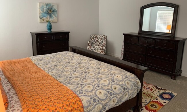 Building Photo - 4 bedrooms upstairs PLUS an OFFICE on the ...