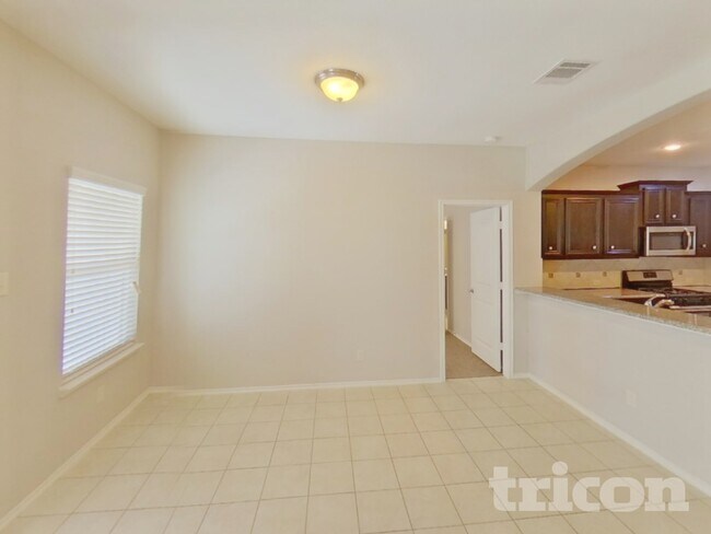 Building Photo - 3105 Oakcrest Dr
