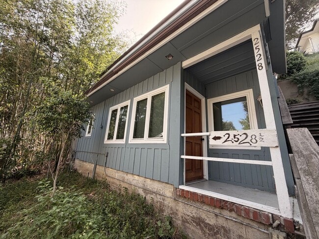 Building Photo - 2530 Glen Green St