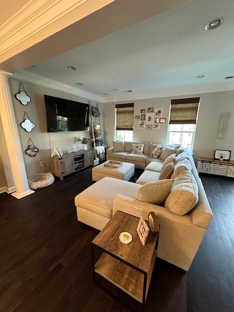 Building Photo - 323 Community Center Ave