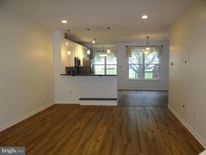 Building Photo - 107 Country Ln