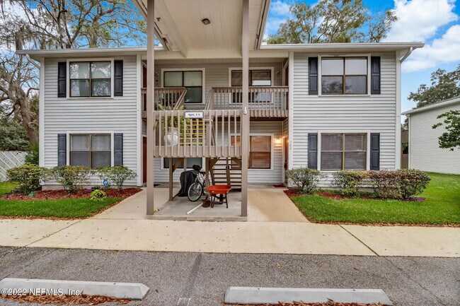 Building Photo - 702 Meadowbrook Dr