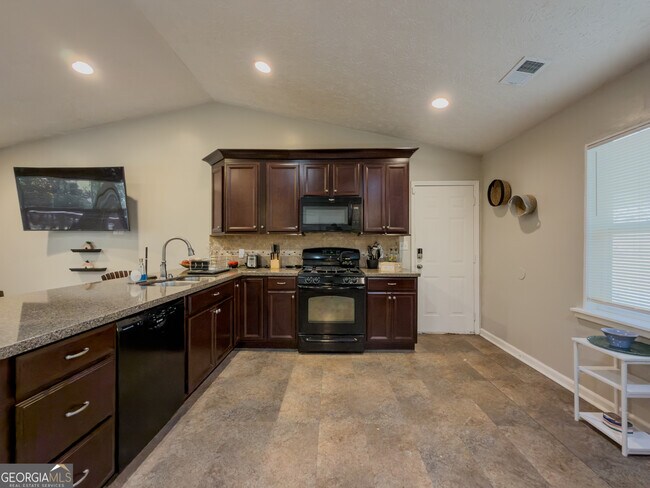 Foto del edificio - 580 Pineland Cir