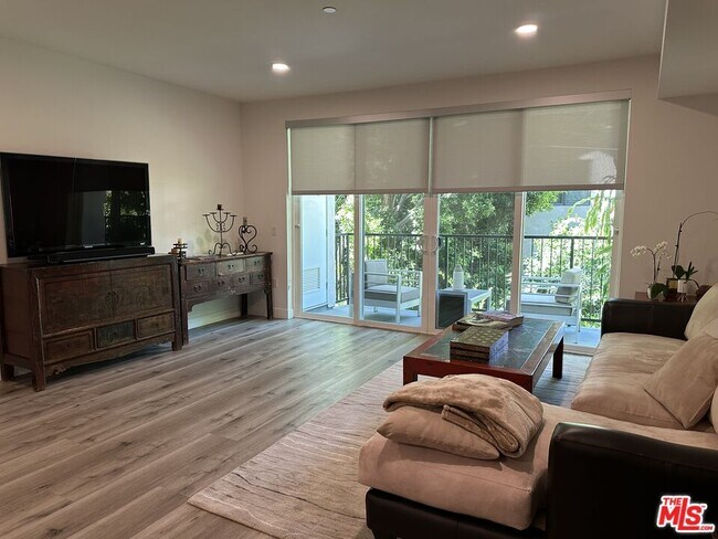 Foto del edificio - 4806 Sylmar Ave