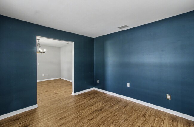 Building Photo - 404 Clairemore Ct