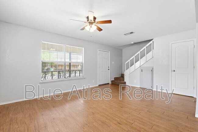 Foto del edificio - 3313 Gardenview Cir