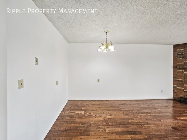 Building Photo - Modern 3 Beds, 1.5 Baths Main Floor/ Upper | No Pets Allowed