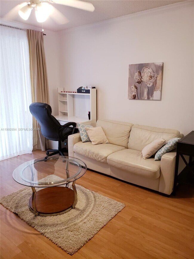 Foto del edificio - 17125 N Bay Rd