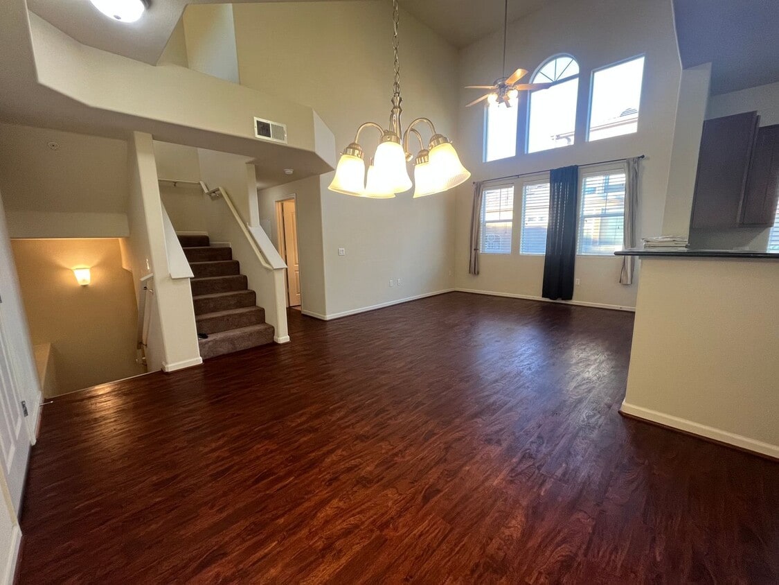 Primary Photo - Spacious 2 bed 2 bath condo available in N...
