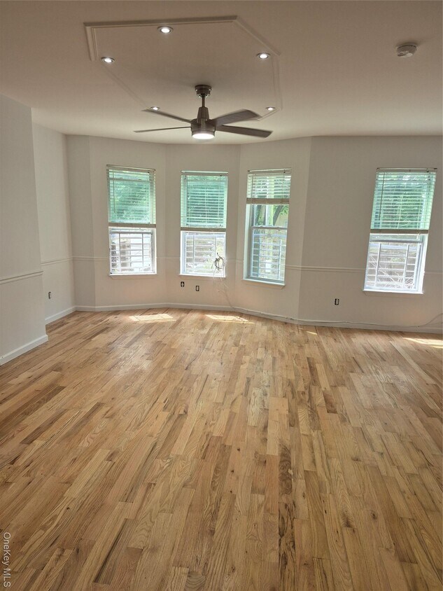 Foto principal - 829 E 226th St