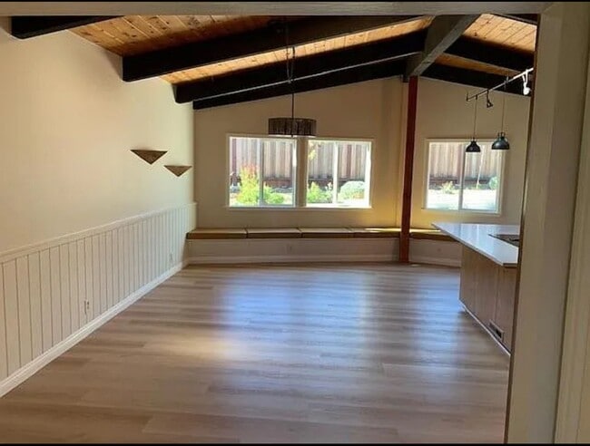 Building Photo - Beautiful 4 Bedroom Home in Santa Cruz