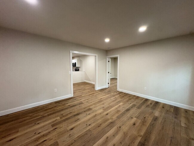 Foto del edificio - Modern Comfort & Convenient Living
