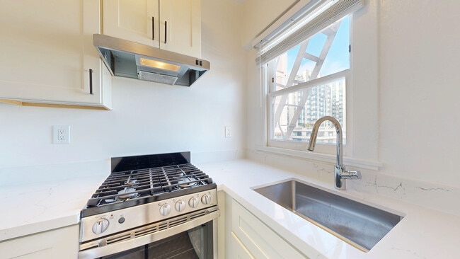 Building Photo - 931 O'Farrell St