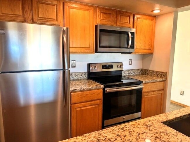 Building Photo - Winter Seasonal Rental- Frisco Bay Townhom...