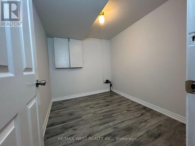 Building Photo - 10 Pagehurst Ct