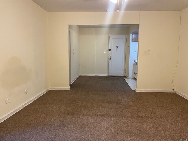 Foto del edificio - 105-24 63rd Dr