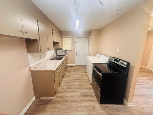 Building Photo - 304 S Martin St