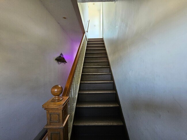 Foto del edificio - Spacious 3 bedroom 1 bathroom Apartment fo...