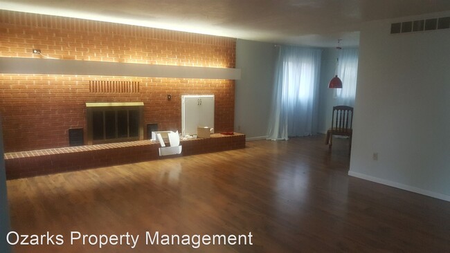 Building Photo - 3 br, 3 bath House - 620 WAYLAND DR