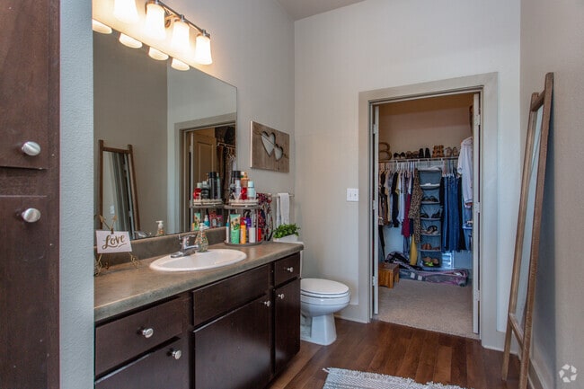2 Hab, 2 Ba - 950 ft² - B1 - Lofts at Wolf Pen Creek