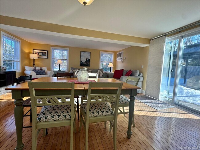 Foto del edificio - 1070 Town Harbor Ln