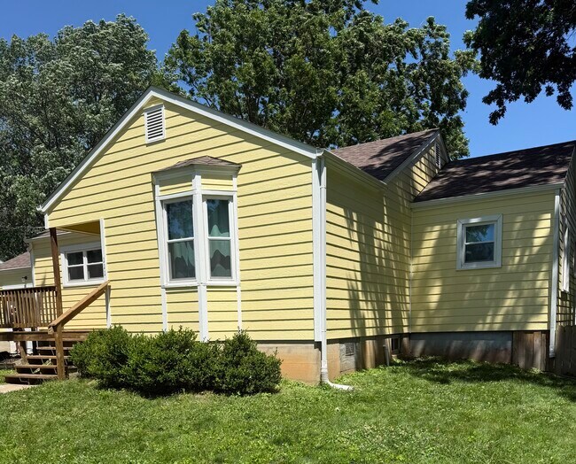Building Photo - 111 W Hickory St
