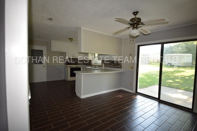 Building Photo - 206 Fairview Dr