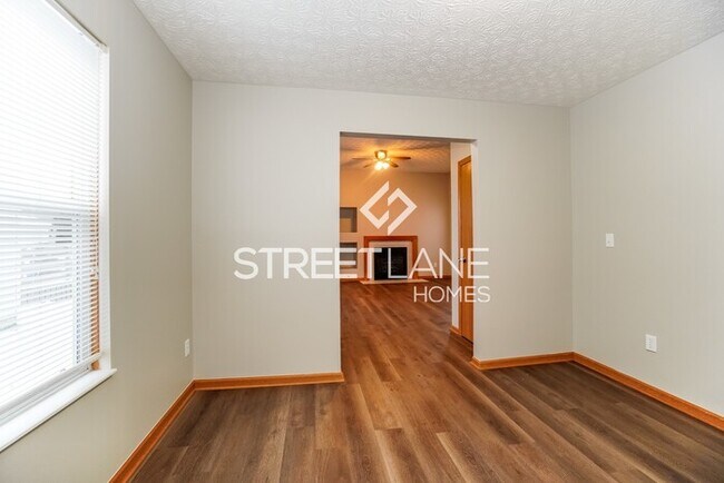 Building Photo - REDUCED!