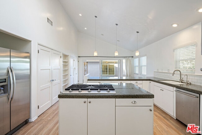 Building Photo - 2808 Clune Ave