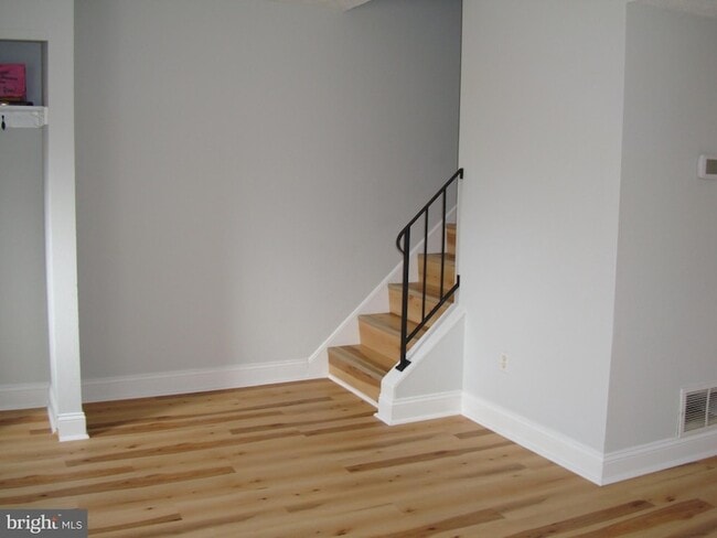 Building Photo - 208 Moore Dr