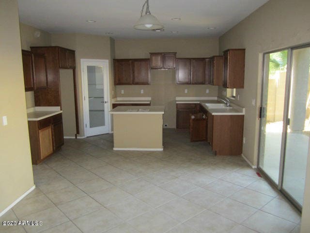 Building Photo - 8909 S 58th Ln