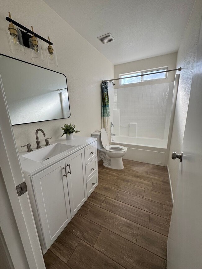 Foto del edificio - 1 story home, 4br, 2bath, 2cg