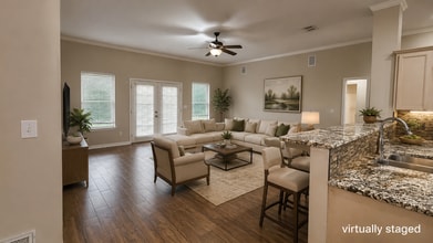 Building Photo - 9812 Kings Pointe Dr