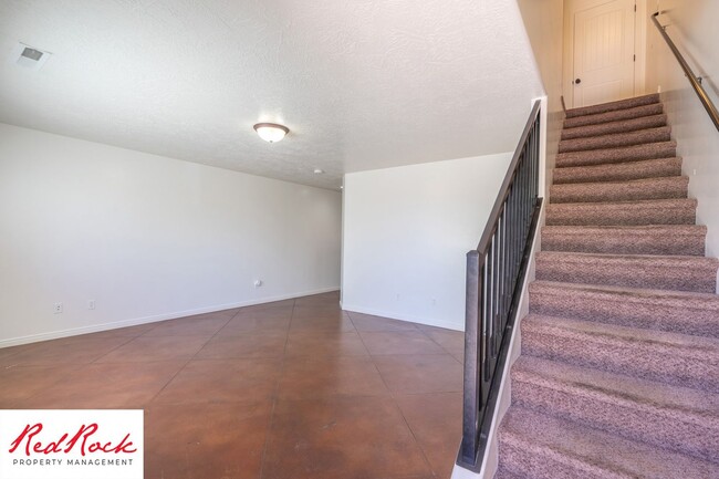 Foto del edificio - DOG-FRIENDLY 3 Bedroom Townhome with INTER...