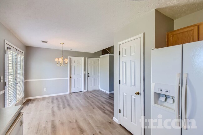 Foto del edificio - 790 White Dove Dr