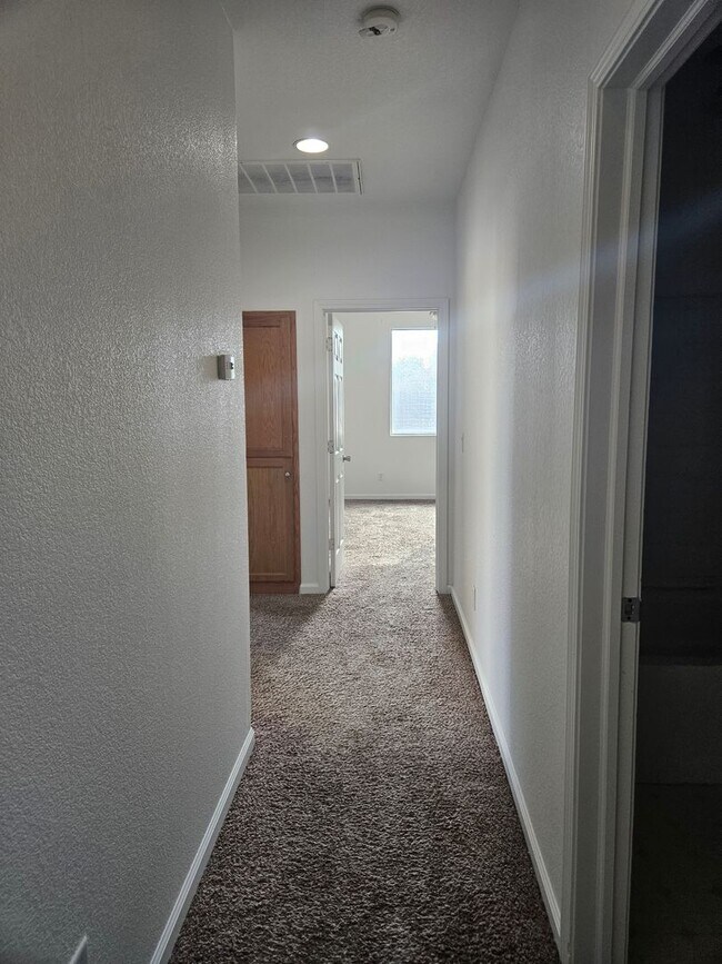 Foto del edificio - One story 4 bedroom nearby College