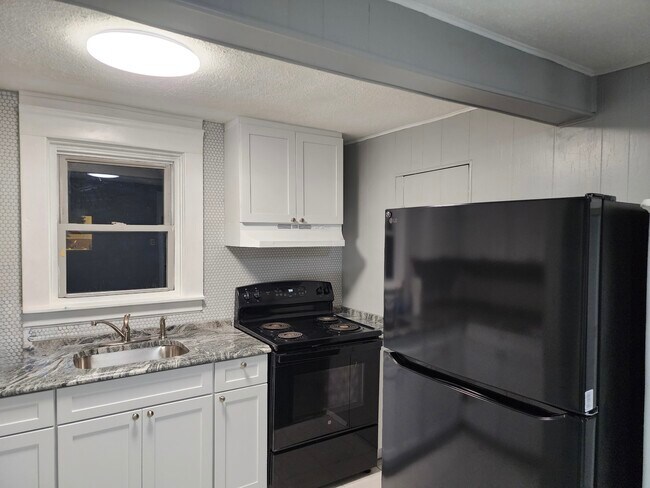 Building Photo - 227 Providence St